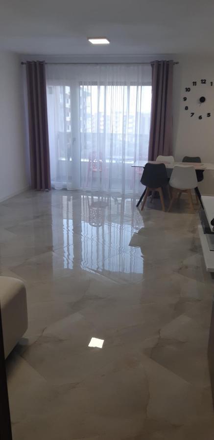 Aqua West Apartment Free Parking- Self Check-In Gran Varadino Esterno foto